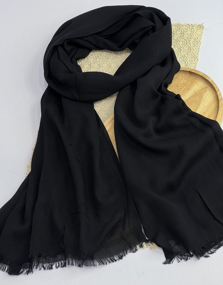 شال مشکی نخی ساده code:2502