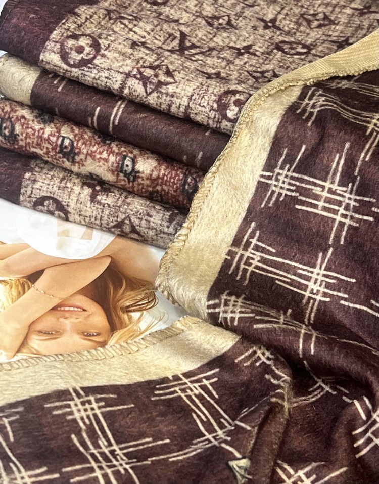 شال مخمل کرم زرشکی code:3022