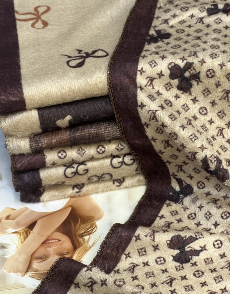 شال مخمل کرم قهوه ای code:3025