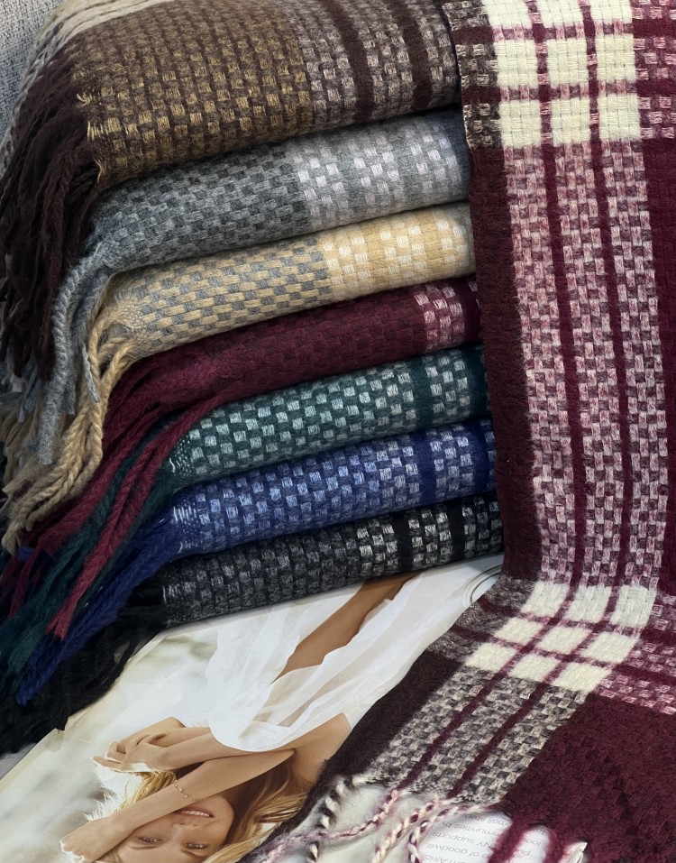 شال موهر چهارخونه ریشه فیتیله ایcode:3026