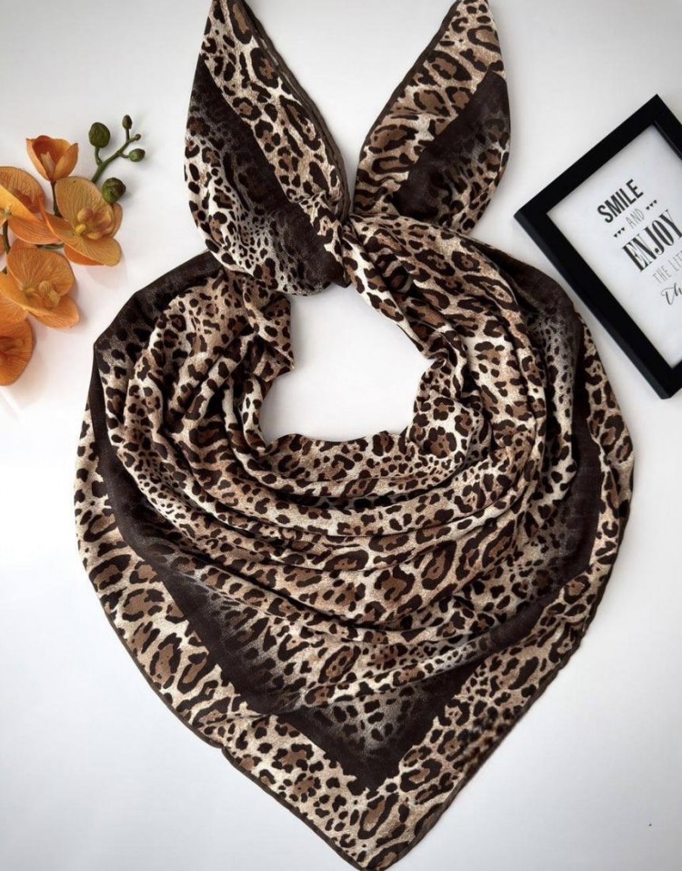 روسری نخی پلنگی دور دست دوز code:3087