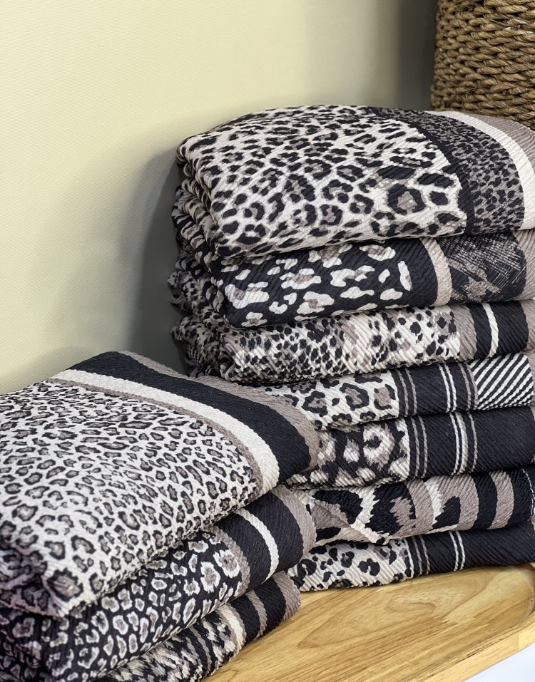 روسری پلیسه نخی پلنگی متنوع code:3099