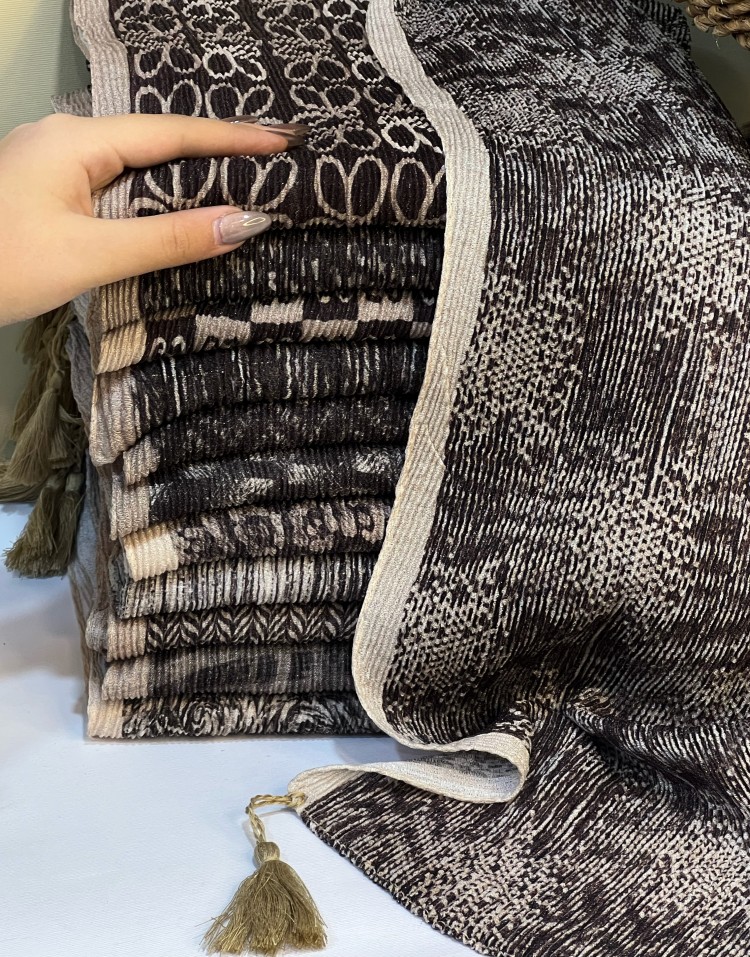 شال پلیسه لمه طرحدار کرم قهوه ایcode:3101