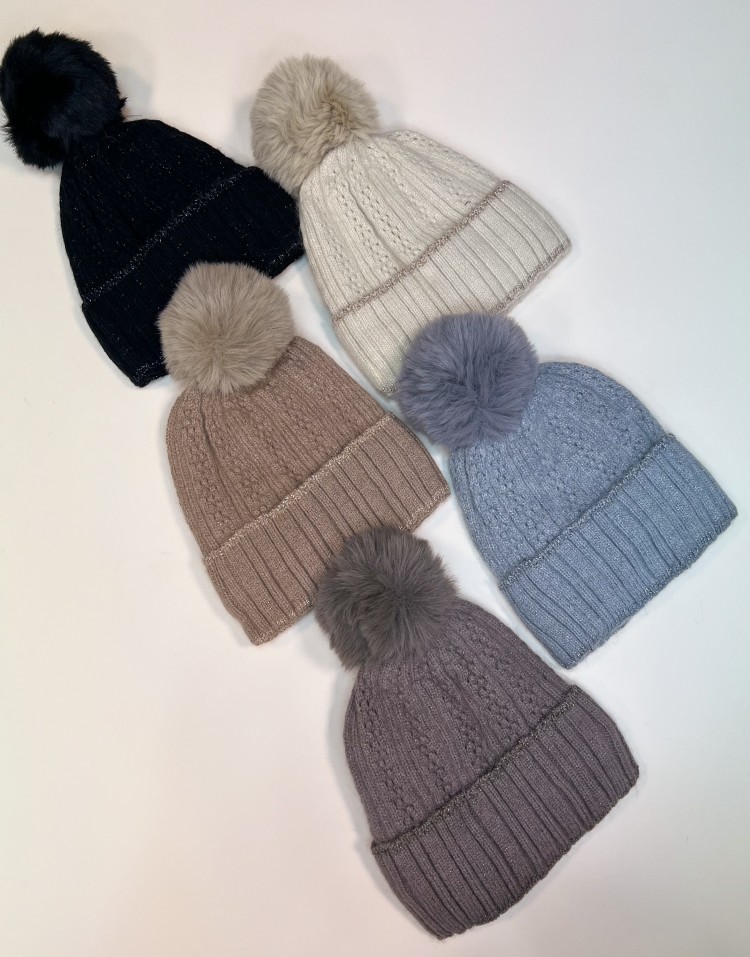 کلاه بافت شاین دار منگوله ای code:3221