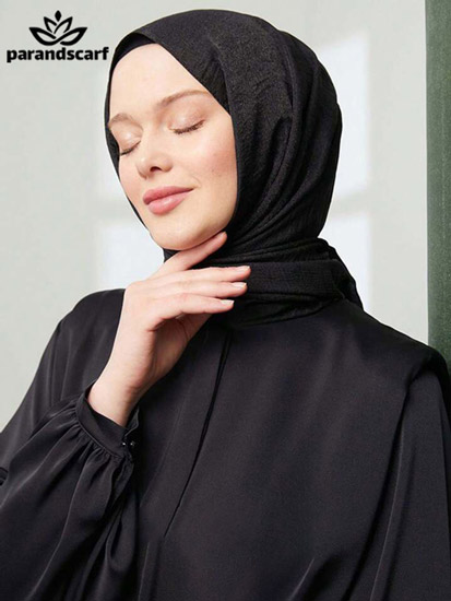 بهترین شال و روسری برای مانتو ذغالی 1